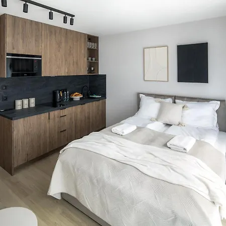 Iron Street By A11 Sauna Aparthotel *